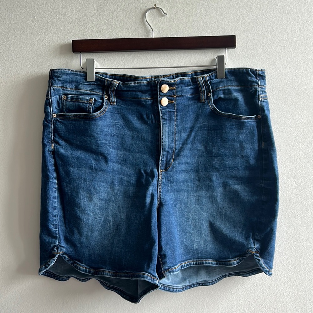 High Rise Demin Shorts Size 20 Love & Legend .